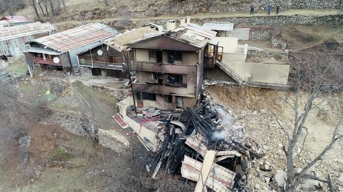 Rize’de yangın faciası: 9 ev kül oldu