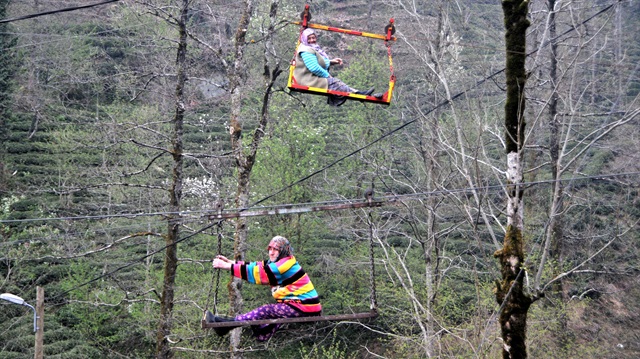 Rize'de yolu olmayan mahallede teleferikle ulaşım sağlanıyor