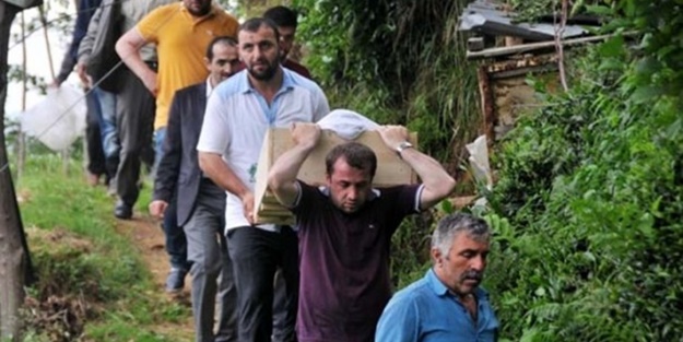 Rize’de zorlu cenaze yolculuğu
