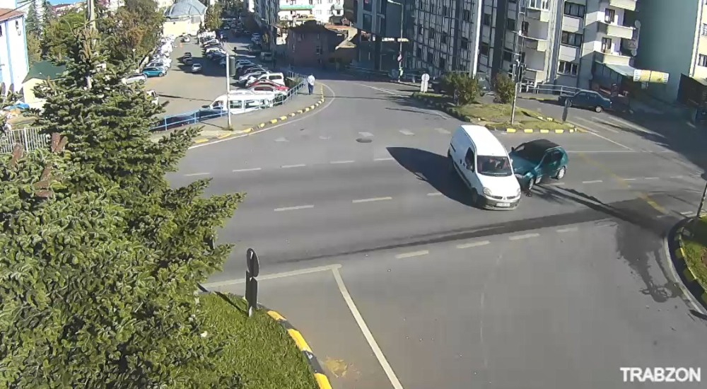 Rize’deki ve Trabzon’daki kazalar MOBESE’ye böyle yansıdı 