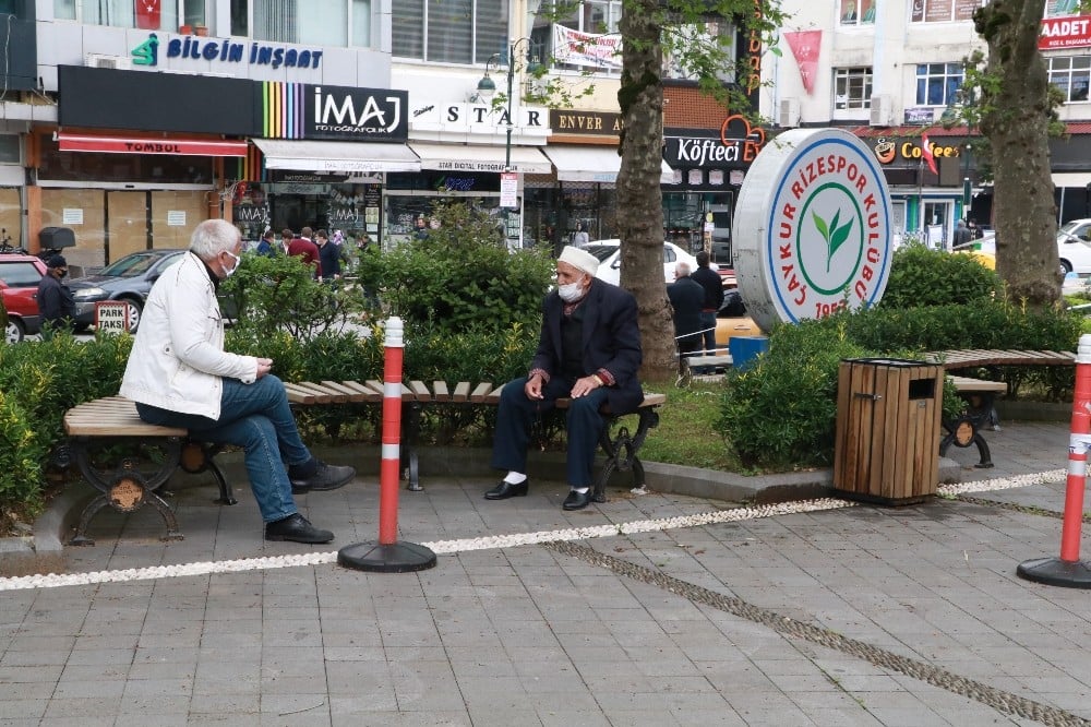 Rizeli 65 yaş ve üstü yaşlılar sokağa çıkmanın sevincini yaşadı 