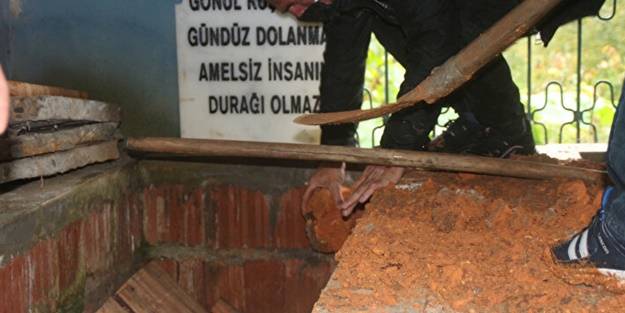 Rizeli inşaat ustası 32 yıl önce kazdığı mezara defnedildi