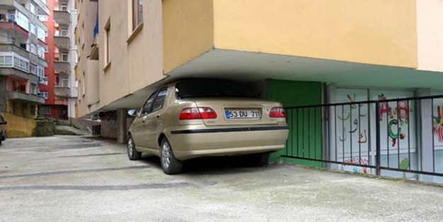 Rizeli şoförden akıl dolu park taktiği