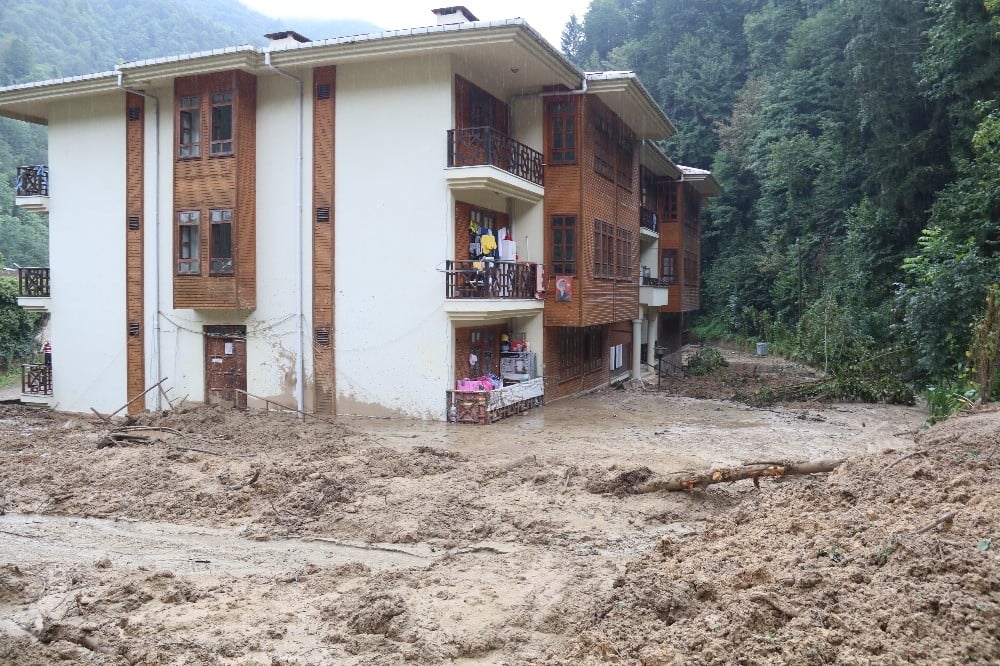 Rize’nin Hemşin ilçesinde yaşanan afetin boyutları gün ağarınca ortaya çıktı 
