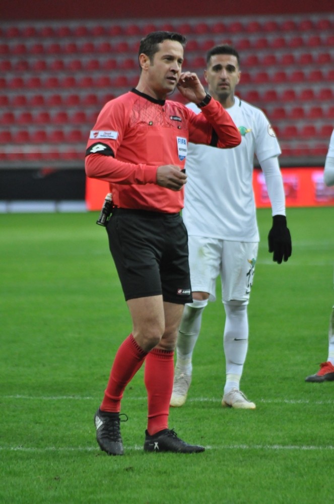 Rizespor-Kayserispor maçına Özkahya atandı 