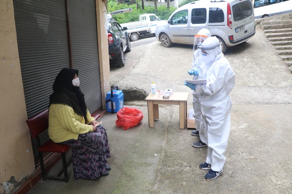Rize’ye gelen çay üreticilerine Korona virüs testleri yapılmaya devam ediliyor 