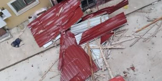 Rize'yi fırtına vurdu: Çatılar uçtu!