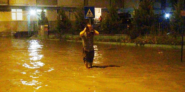 Şiddetli yağış sele neden oldu! Kayıplar var