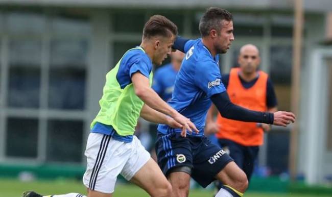 Robbin Van Persie geri dönüş sinyalleri veriyor!