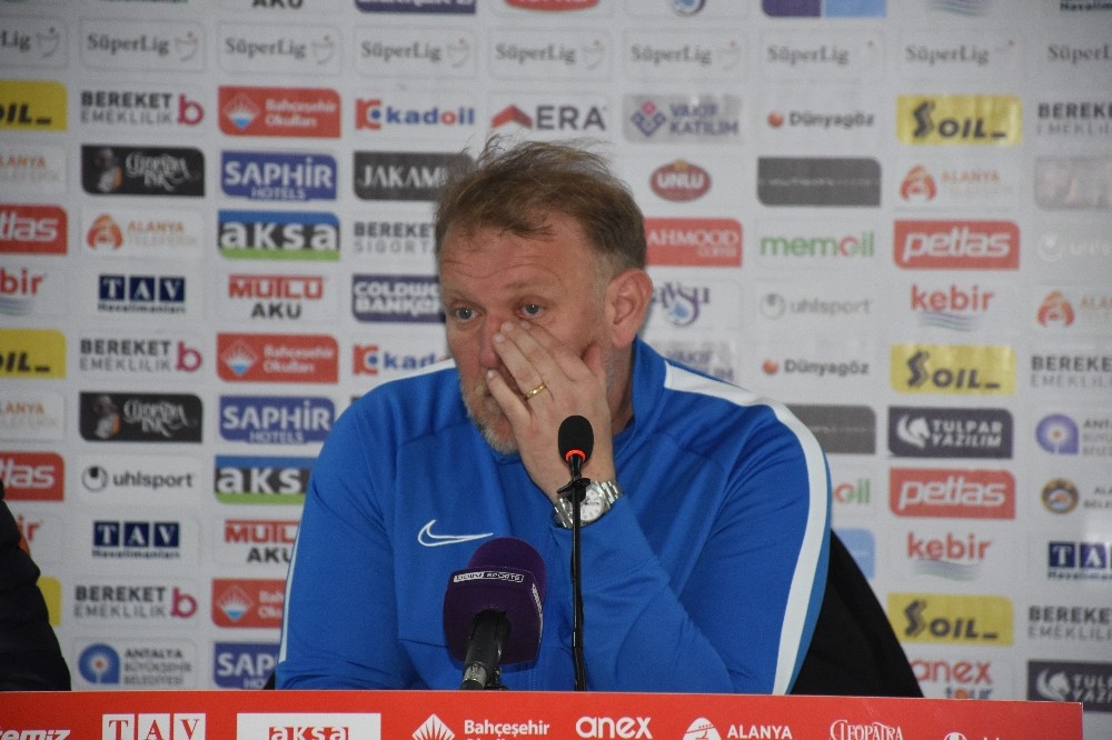 Robert Prosinecki: “5 golün 3’ünü biz rakibimize hediye ettik” 