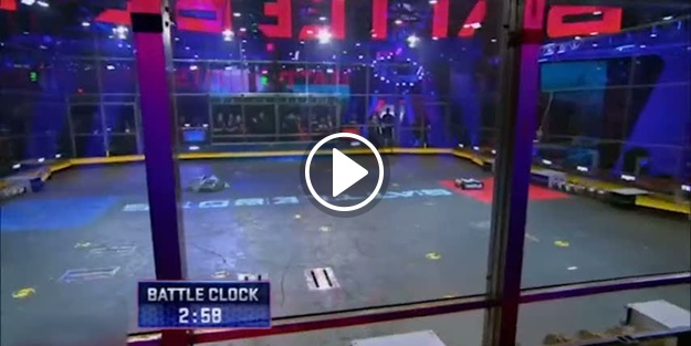 Robot savaşı nefes kesti!