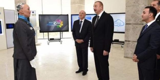 Robot Sophia, Azerbaycan'dan vize aldı