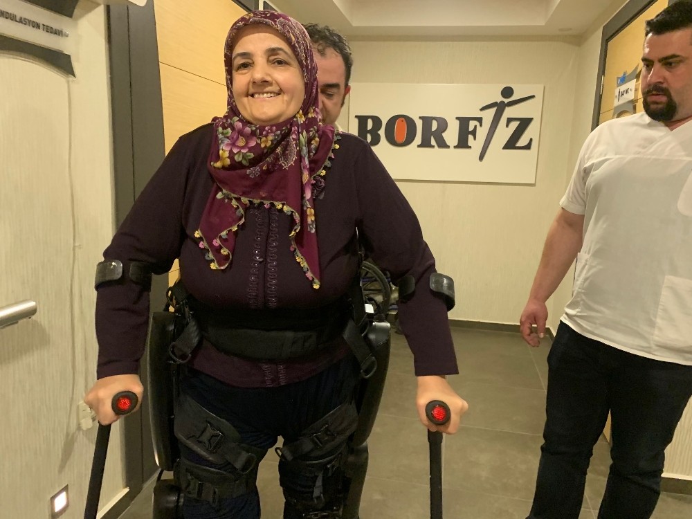 Robotik cihazla yeniden yürüdü 