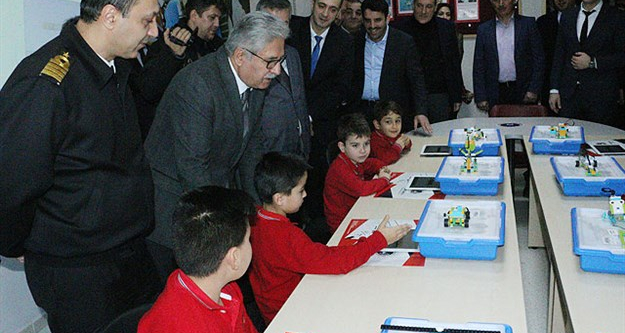İlkokul öğrencileri robot yapmayı öğreniyor