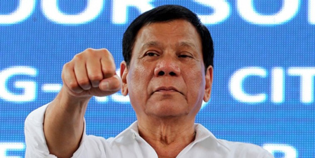 Rodrigo Duterte'den skandal! Kadınlara küfretti