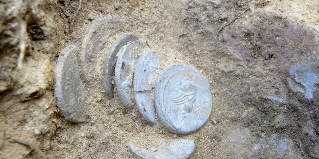 Roma sikkeleri! Tarihi keşif: Tam 2.000 yıllık sikkeler, iç savaş sırasında saklanmış! Herkes duyunca şoke oldu