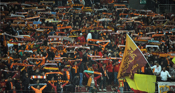 Roma'da olay çıktı: 2 taraftar bıçaklandı