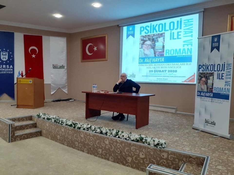 Roman okumalarına büyük ilgi 