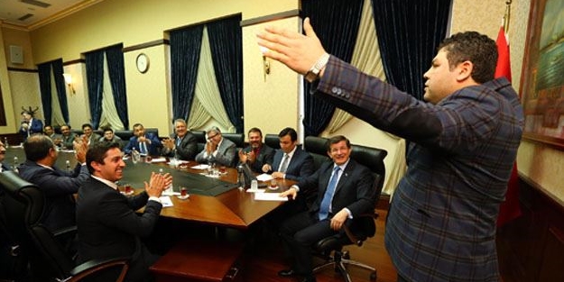 Romanlar o şiiri Davutoğlu'na uyarladı!