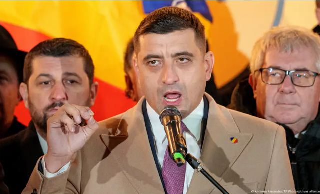 Romanya'da aşırı sağcı aday önde