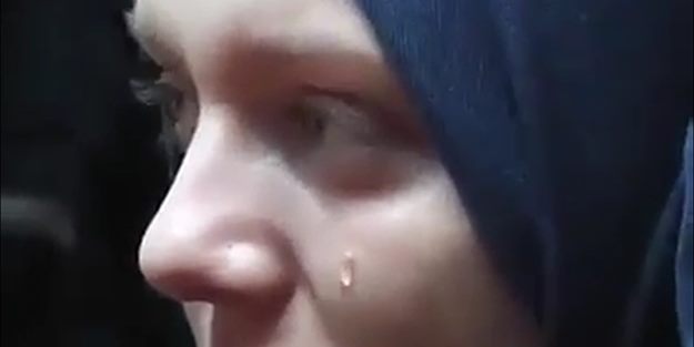 Romanyalı kız Müslüman olurken gözyaşlarını tutamadı