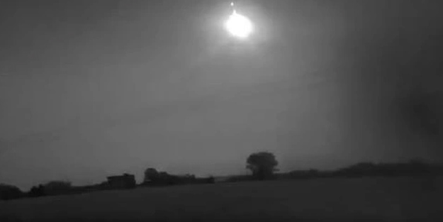 Romanya'ya dev meteor düştü! Roman raporu: Bulgaristan üzerinden geçti! Görenler gözlerine inanamadı