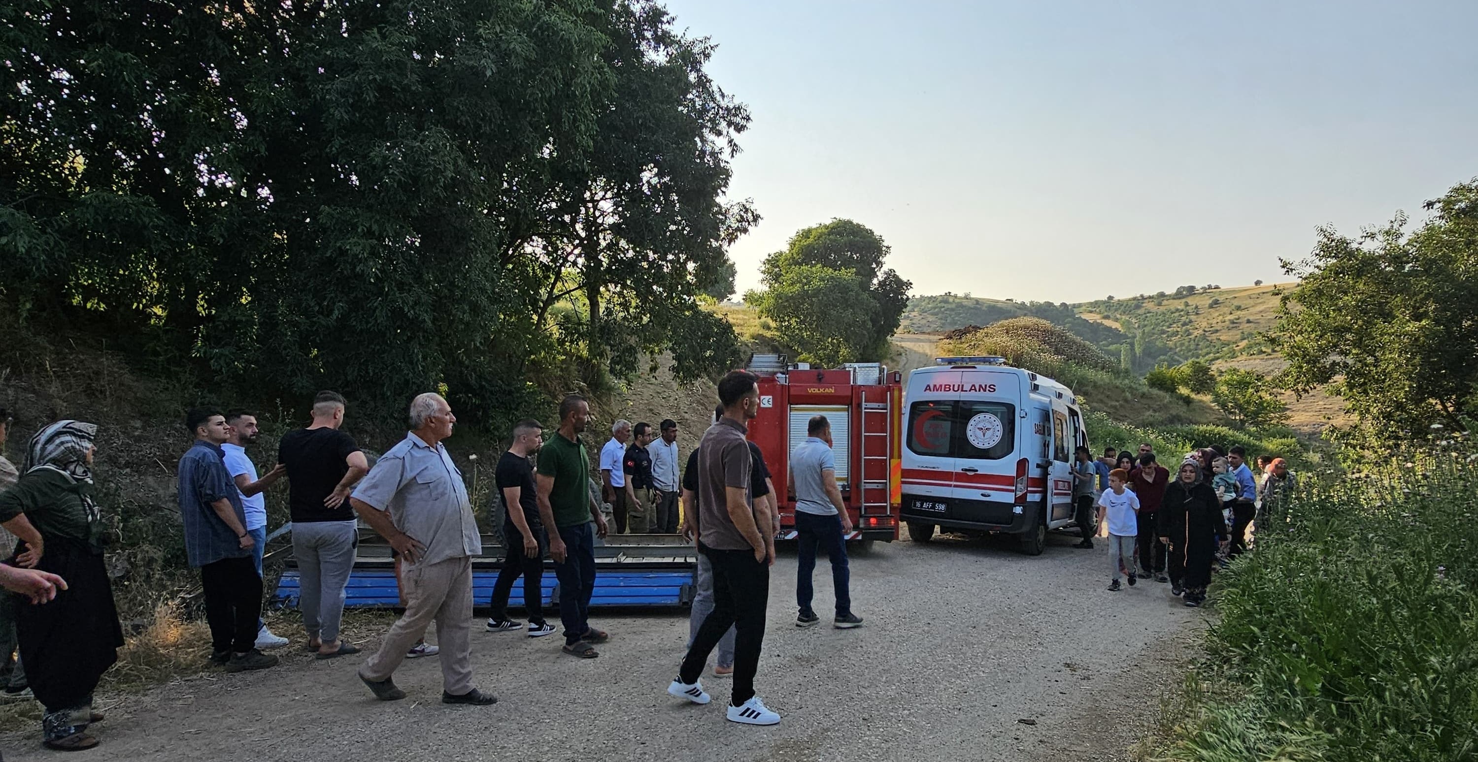 Römorkun altında kalan çocuk yaralandı