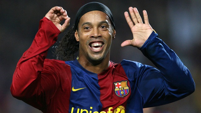 Ronaldinho, Barcelona'ya geri geldi