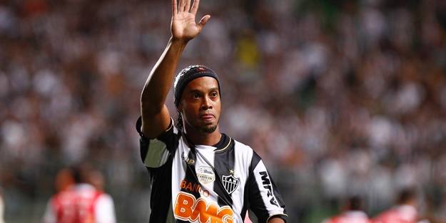 Ronaldinho'dan Galatasaray - Beşiktaş derbisinin skoru!