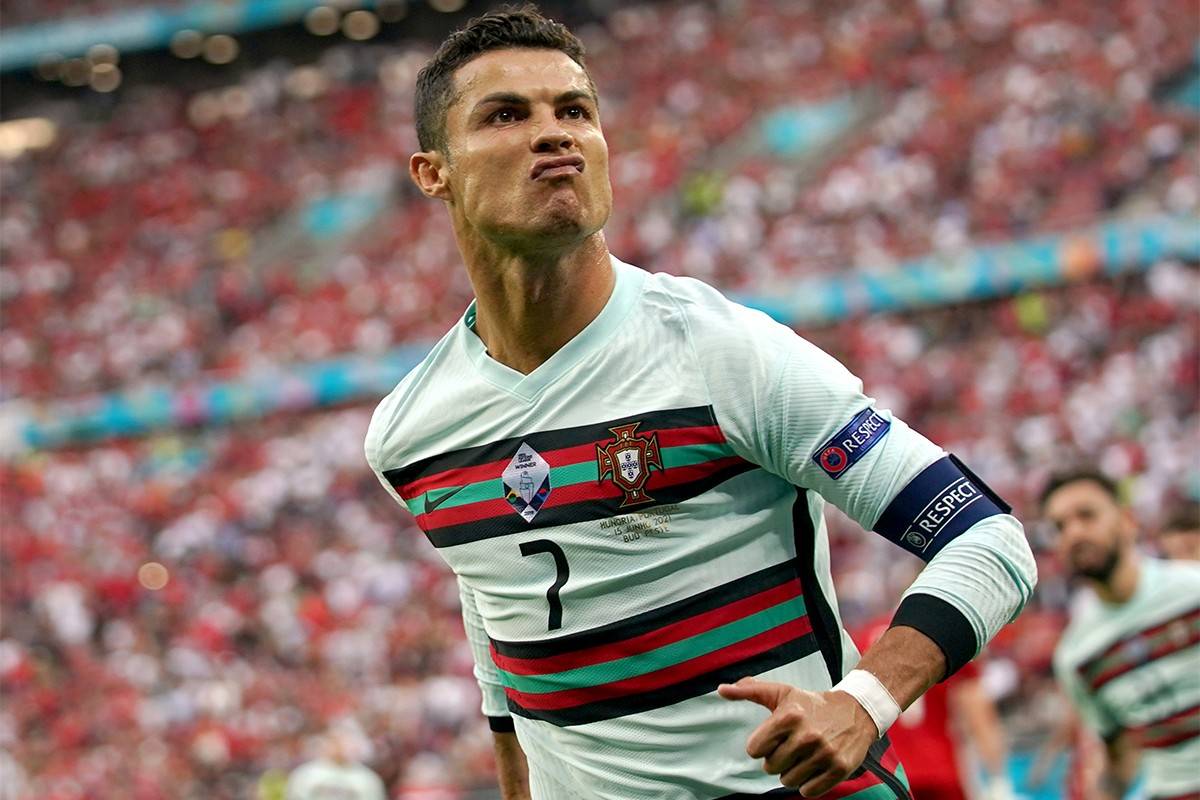 Ronaldo EURO 2020'de tarihe geçti