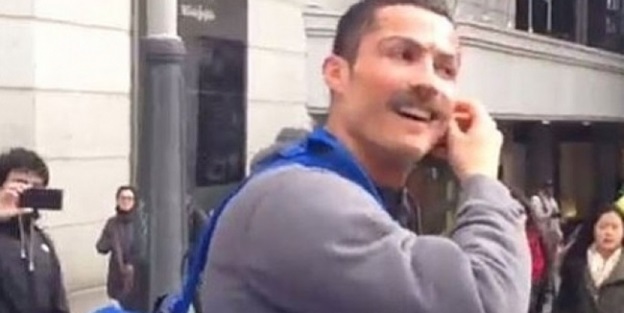 Ronaldo peruk ve bıyık taktı