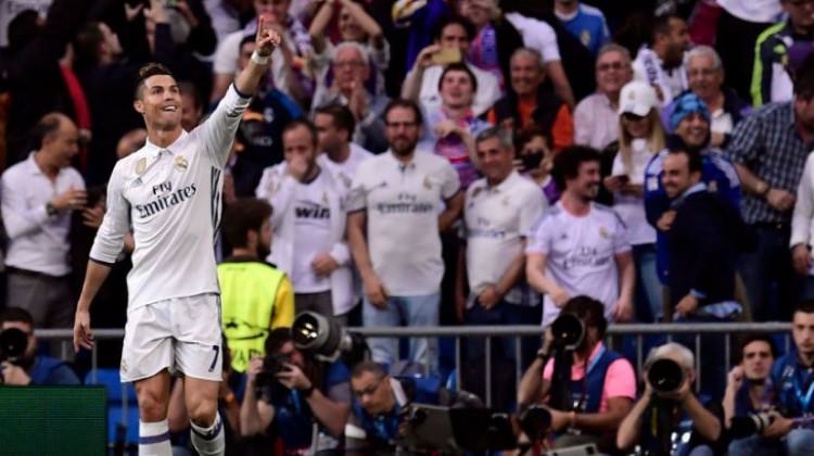 Ronaldo tarihe geçti!