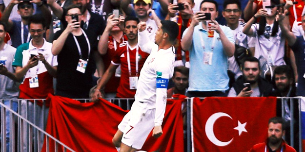 Ronaldo ve Türk bayrağı sosyal medyaya damga vurdu