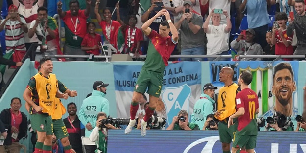 Ronaldo yine tarihe geçti