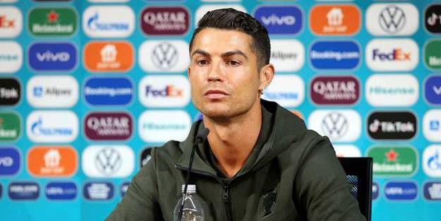 Ronaldo'dan Coca Cola tekmesi! Yaptığı hareketle takdir topladı