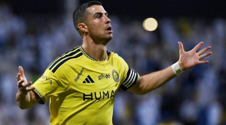 Ronaldo'dan dikkat çeken hareket: Ödülünü takım arkadaşına verdi