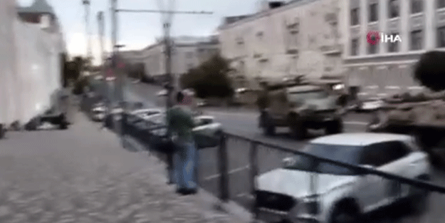 Rostov'da zırhlı araç hareketliliği sürüyor