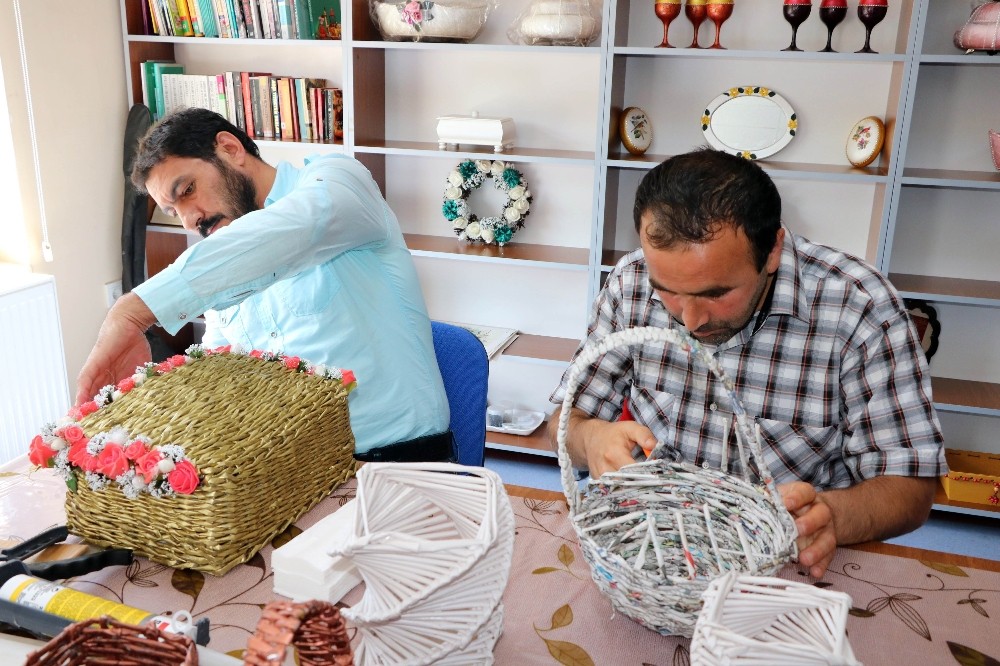 Ruh sağlığı hastalarına el işi terapisi 