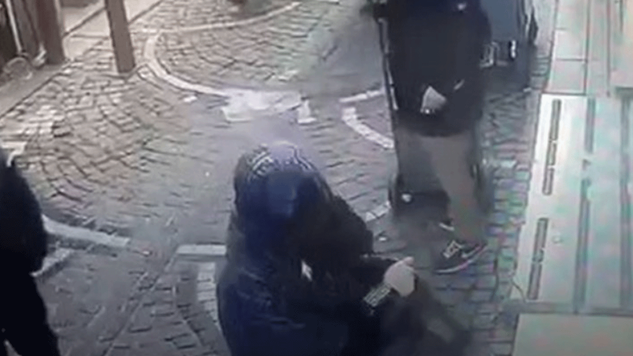 Ruhu bile duymadı: İşte sırt çantasındaki 50 bin doları böyle çaldılar!