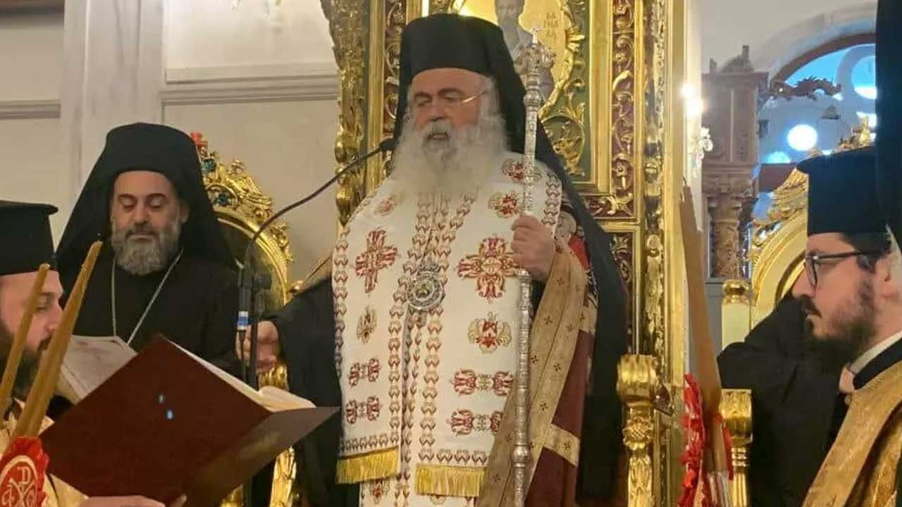 Rum papaz, Ada'da çözüm istemiyor