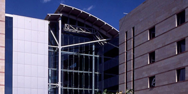 Rum yönetimi zorda... Skandal hareket: Elektrik direklerini kesti, bakır kabloları çaldı! 2 bin 800 euro'ya sattı