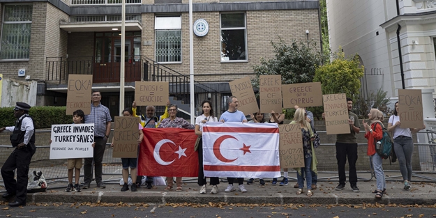 Rum-Yunan cuntasına protesto
