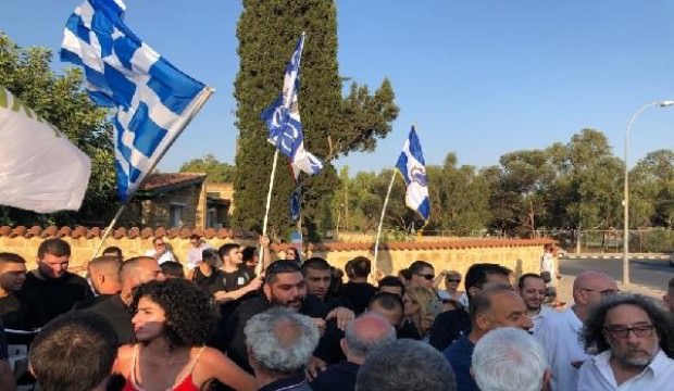 Rumlar iyice haddini aştı! 'Türkleri bize verin' deyip linç etmeye çalıştılar!