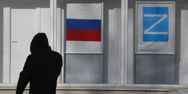 Rus ajansından flaş duyuru! Ukraynalılara bunu dağıtmaya başladı