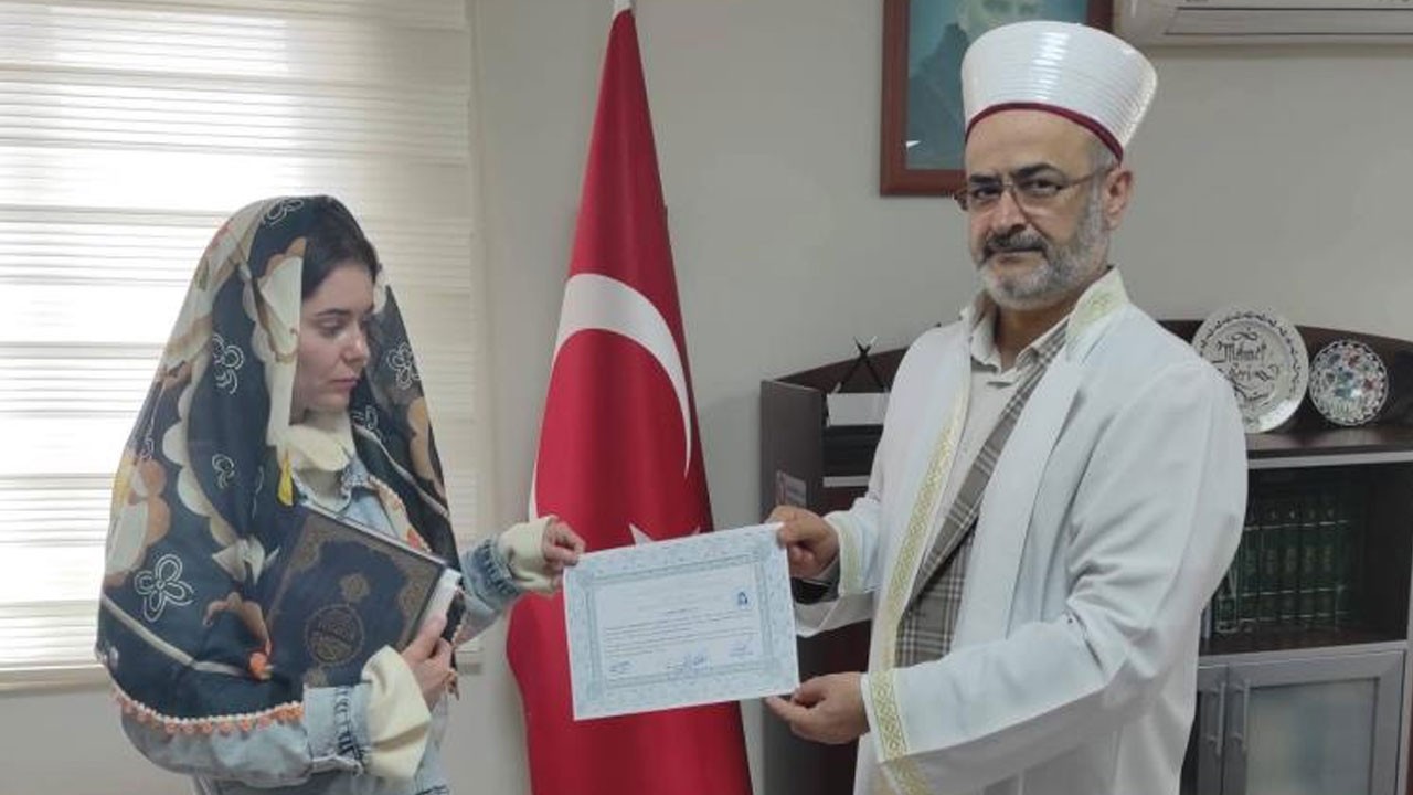 Rus asıllı Victoria Ketova İslamiyet’i kabul etti