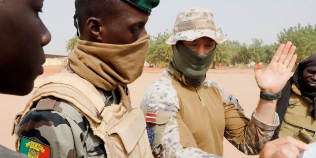 Rus asker El Kaide'ye esir düştü!