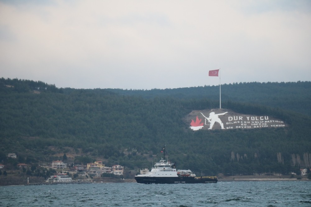 Rus askerî gemileri Çanakkale Boğazı’ndan geçti 