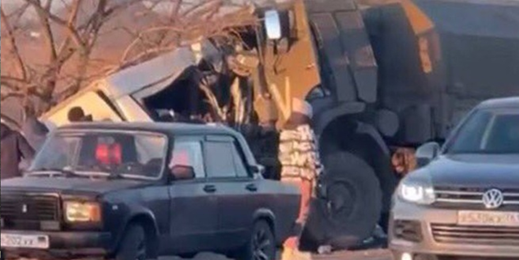 Rus askeri aracı minibüsle çarpıştı: 16 ölü, 3 yaralı!