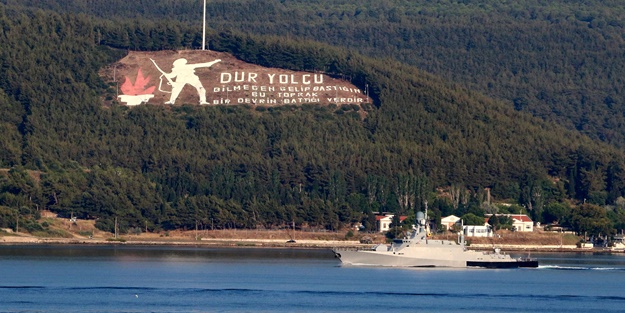 Rus askeri gemileri Çanakkale Boğazı'ndan geçiş yaptı