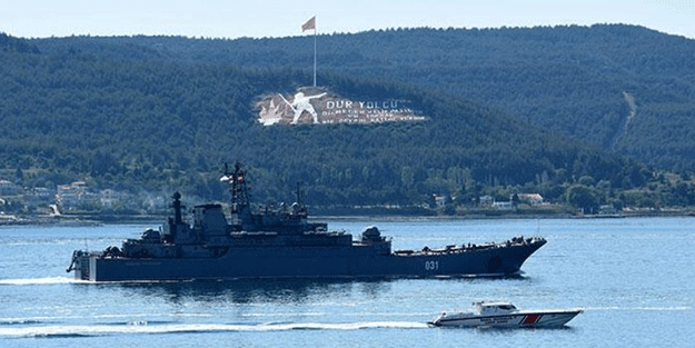 Rus askeri gemileri Çanakkale Boğazı'ndan geçti